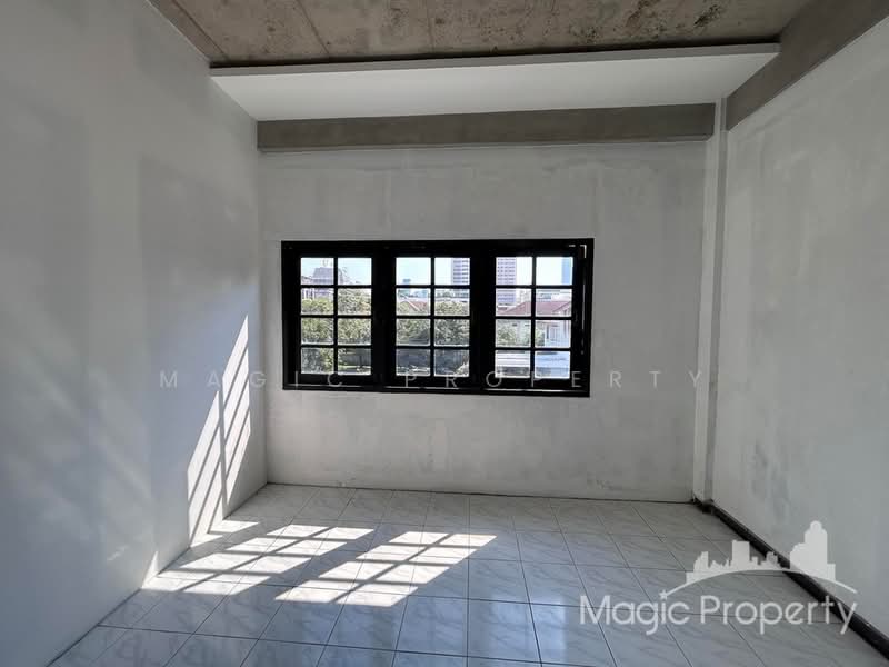 Commercial Building For Rent in Soi Sukhumvit 39, Bangkok, Khlong Tan Nua, Watthana, Bangkok, , 260 sqm, Shophouse For Rent, by Magic Property, 500195785 - DDproperty.com