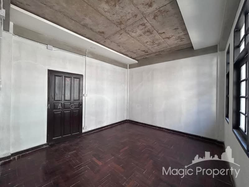 Commercial Building For Rent in Soi Sukhumvit 39, Bangkok, Khlong Tan Nua, Watthana, Bangkok, , 260 sqm, Shophouse For Rent, by Magic Property, 500195785 - DDproperty.com