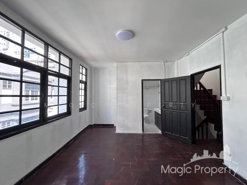 Commercial Building For Rent in Soi Sukhumvit 39, Bangkok, Khlong Tan Nua, Watthana, Bangkok, , 260 sqm, Shophouse For Rent, by Magic Property, 500195785 - DDproperty.com