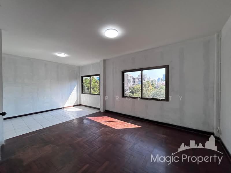 Commercial Building For Rent in Soi Sukhumvit 39, Bangkok, Khlong Tan Nua, Watthana, Bangkok, , 260 sqm, Shophouse For Rent, by Magic Property, 500195785 - DDproperty.com