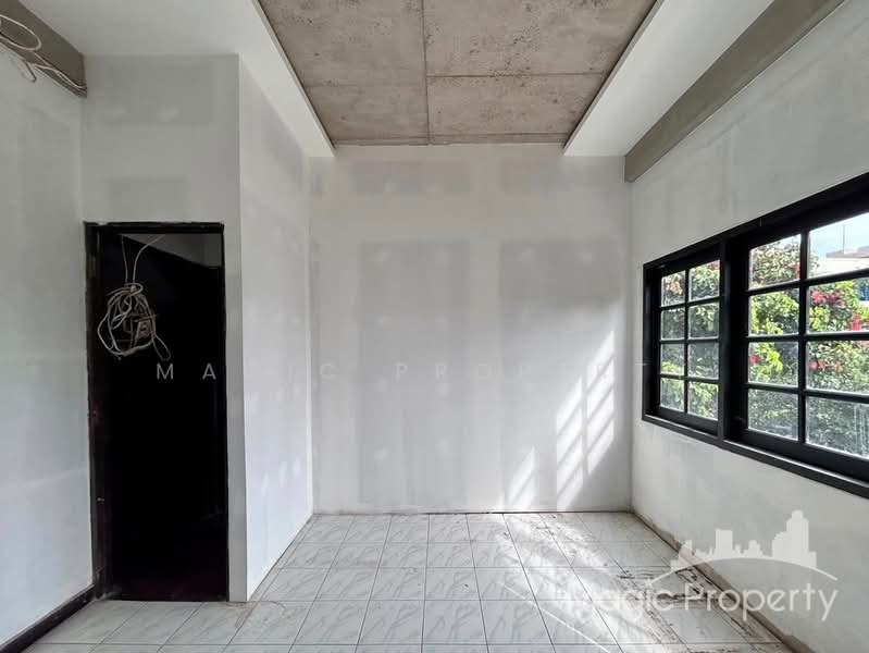 Commercial Building For Rent in Soi Sukhumvit 39, Bangkok, Khlong Tan Nua, Watthana, Bangkok, , 260 sqm, Shophouse For Rent, by Magic Property, 500195785 - DDproperty.com