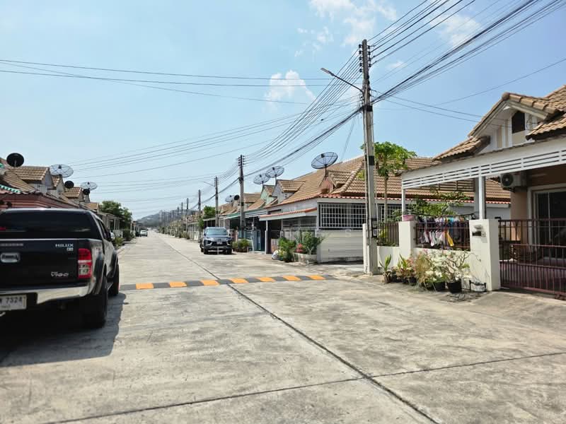 หมู่บ้านเซนสิริทาวน์ แหลมฉบัง เฟส2 (Censiri Town Laem Chabang phase2), Chon Buri (Pattaya), Thung Suk La, Si Racha, Chon Buri (Pattaya), 2 Bedrooms, 97 sqm, Townhouse For Sale, by The Best Property  เปิ้ล, 500195791 - DDproperty.com