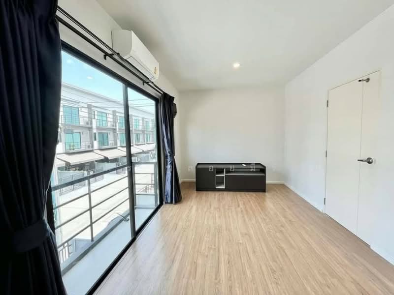 Baan Klang Muang Ratchaphruek-Rama 5, Nonthaburi, Soi Bang Phai 21, Nakhon In Road, Bang Phai, Muang Nonthaburi, Nonthaburi, 3 Bedrooms, 150 sqm, Townhouse For Rent, by Adisorn Ploymeerassamee, 500195804 - DDproperty.com