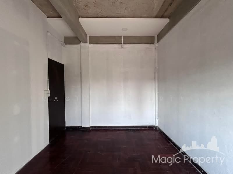 For Sale - Commercial Building For Sale in Soi Sukhumvit 39, Bangkok