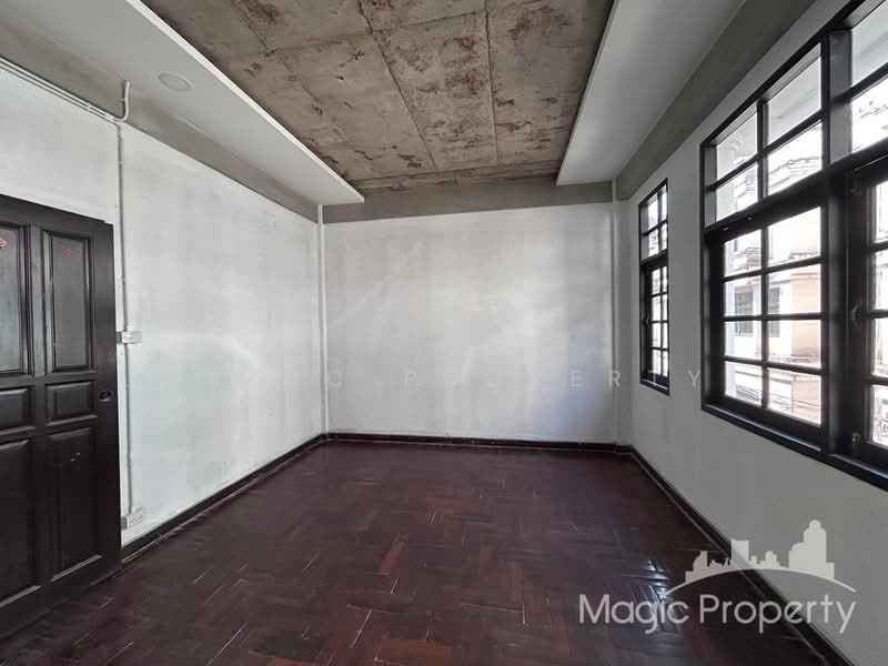 For Sale - Commercial Building For Sale in Soi Sukhumvit 39, Bangkok