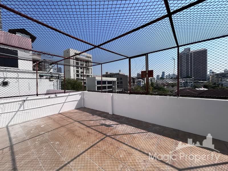 For Sale - Commercial Building For Sale in Soi Sukhumvit 39, Bangkok