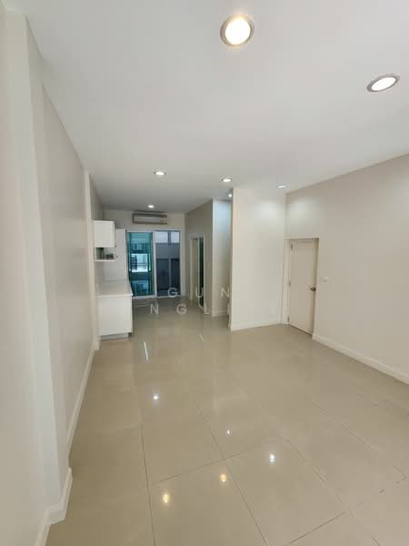 Baan Klang Muang S-Sense Rama 9-Ladprao : บ้านกลางเมือง เอสเซ้นส์ พระราม 9-ลาดพร้าว, กรุงเทพ, ซอยลาดพร้าว 84 ถนนลาดพร้าว, วังทองหลาง, วังทองหลาง, กรุงเทพ, 204 ตร.ม., ทาวน์เฮ้าส์ ให้เช่า, โดย Gun Henglite , 500195848 - DDproperty.com