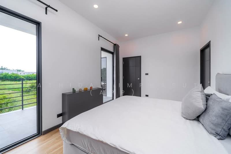 วิลล่าสระว่ายน้ำส่วนตัว 208 ตร.ม. ทำเล Nong Prue บางละมุง ชลบุรี, ชลบุรี, หนองปรือ, บางละมุง, ชลบุรี, 208 ตร.ม., วิลล่า ขาย, โดย Sathida Limphasut (App), 500195952 - DDproperty.com