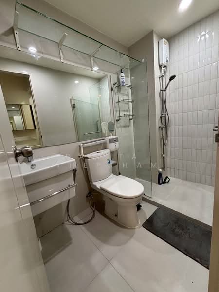 Life Asoke, Bangkok, Asoke-Dindang Road, Bang Kapi, Huai Khwang, Bangkok, 1 Bedroom, 30 sqm, Condo For Rent, by Ramita  Theptham, 500195953 - DDproperty.com