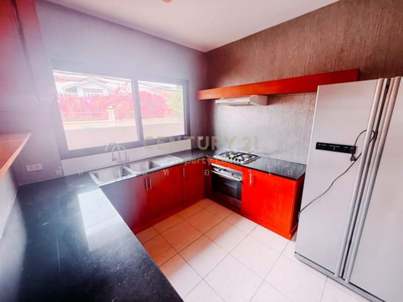 The Ultimate Perk: Parking for 5 CARS—a true rarity in Ari, Bangkok, Phaya Thai, Phaya Thai, Bangkok, , 300 sqm, Office Space For Rent, by Pattanan Apirayothin, 500196004 - DDproperty.com