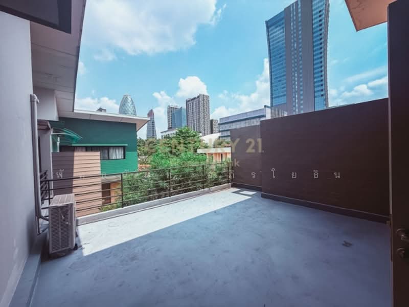 The Ultimate Perk: Parking for 5 CARS—a true rarity in Ari, Bangkok, Phaya Thai, Phaya Thai, Bangkok, , 300 sqm, Office Space For Rent, by Pattanan Apirayothin, 500196004 - DDproperty.com