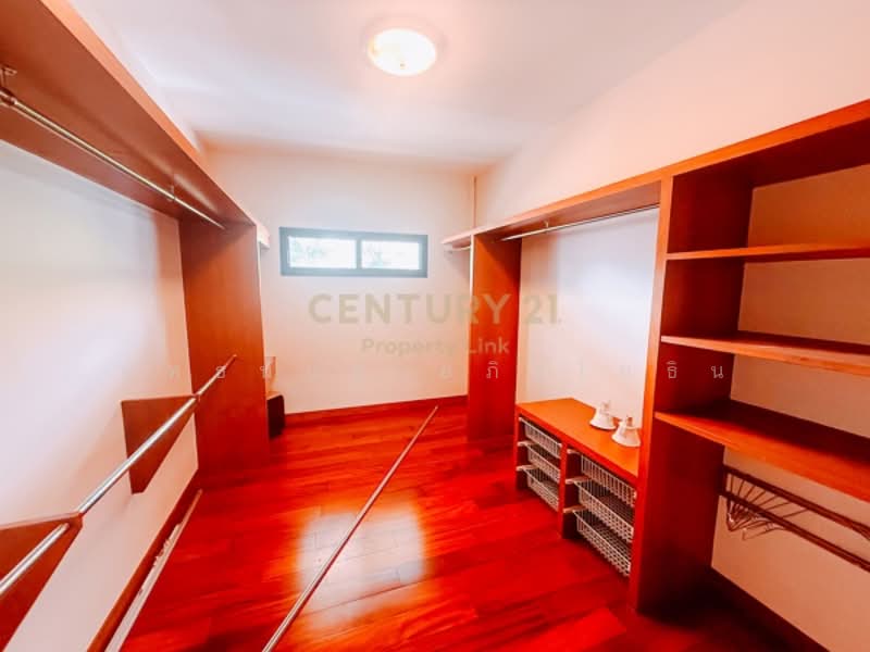 The Ultimate Perk: Parking for 5 CARS—a true rarity in Ari, Bangkok, Phaya Thai, Phaya Thai, Bangkok, , 300 sqm, Office Space For Rent, by Pattanan Apirayothin, 500196004 - DDproperty.com