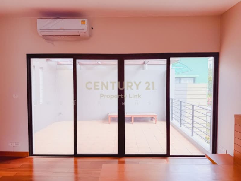 The Ultimate Perk: Parking for 5 CARS—a true rarity in Ari, Bangkok, Phaya Thai, Phaya Thai, Bangkok, , 300 sqm, Office Space For Rent, by Pattanan Apirayothin, 500196004 - DDproperty.com