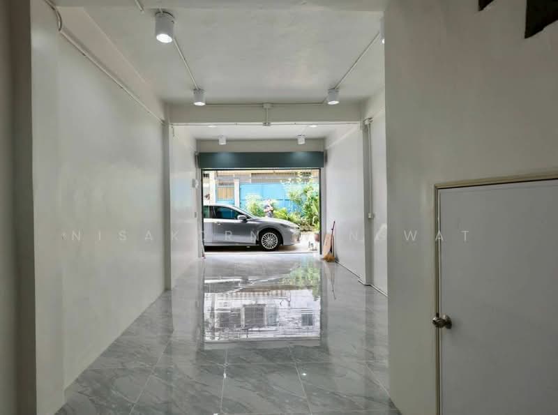 4-BR Townhouse, Bangkok, Yan Nawa, Sathon, Bangkok, 4 Bedrooms, 180 sqm, Townhouse For Rent, by Nisakorn Wingwat, 500196058 - DDproperty.com