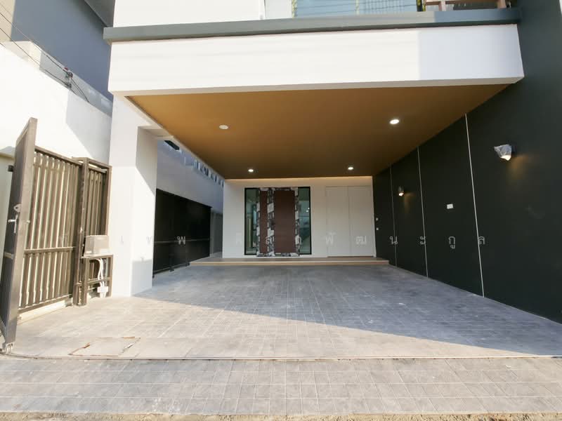 For Sale - บ้านแฝด 2 ชั้น สร้างใหม่ ซ.เฉลิมพระเกียรติ 6, Bangkok