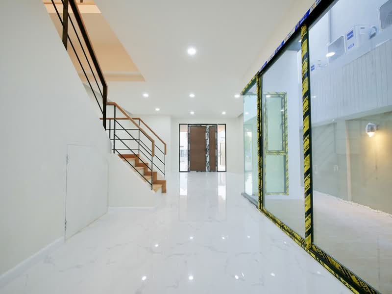 For Sale - บ้านแฝด 2 ชั้น สร้างใหม่ ซ.เฉลิมพระเกียรติ 6, Bangkok