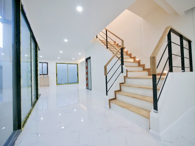 For Sale - บ้านแฝด 2 ชั้น สร้างใหม่ ซ.เฉลิมพระเกียรติ 6, Bangkok