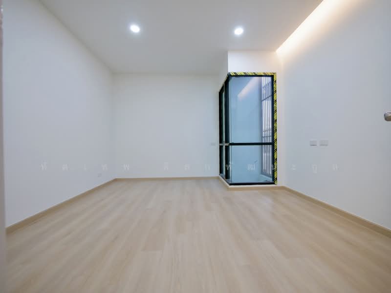 For Sale - บ้านแฝด 2 ชั้น สร้างใหม่ ซ.เฉลิมพระเกียรติ 6, Bangkok