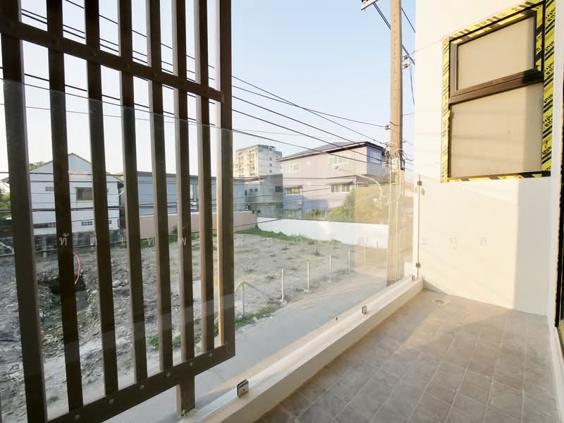 For Sale - บ้านแฝด 2 ชั้น สร้างใหม่ ซ.เฉลิมพระเกียรติ 6, Bangkok