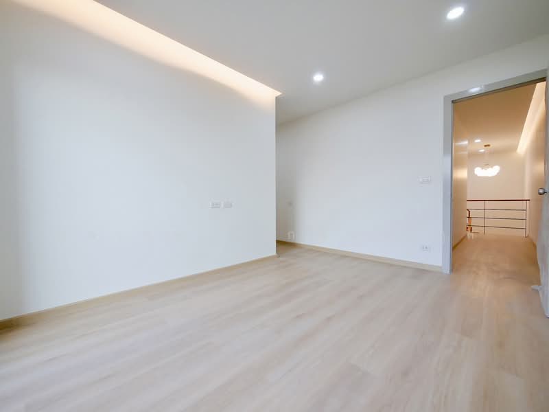 For Sale - บ้านแฝด 2 ชั้น สร้างใหม่ ซ.เฉลิมพระเกียรติ 6, Bangkok