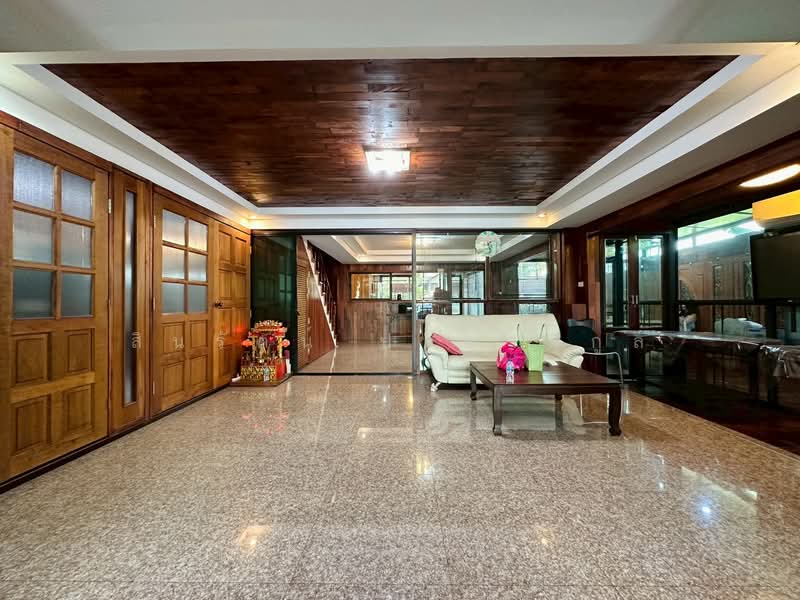 ขาย - อาคารพาณิชย์ ถนนสวนผัก, กรุงเทพ