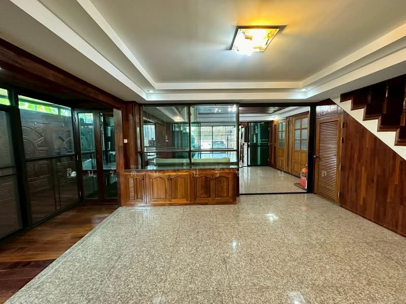 ขาย - อาคารพาณิชย์ ถนนสวนผัก, กรุงเทพ