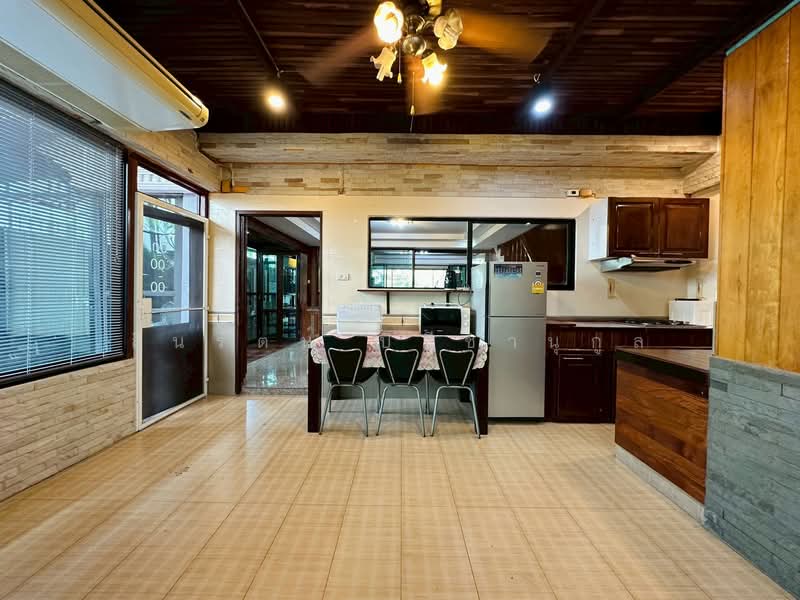 ขาย - อาคารพาณิชย์ ถนนสวนผัก, กรุงเทพ