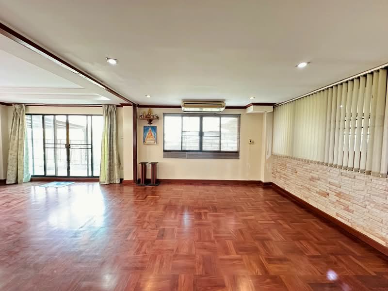 ขาย - อาคารพาณิชย์ ถนนสวนผัก, กรุงเทพ