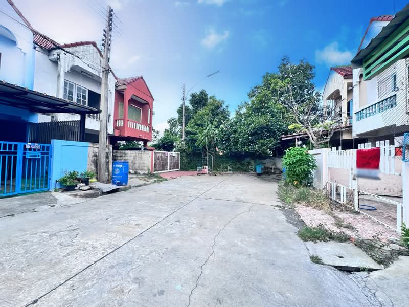 หมู่บ้านบัวแก้ว พานทอง, Pathum Thani, Ban Pa-thum, Sam Khok, Pathum Thani, 3 Bedrooms, 120 sqm, Townhouse For Sale, by The Best Property รัตน์, 500196196 - DDproperty.com