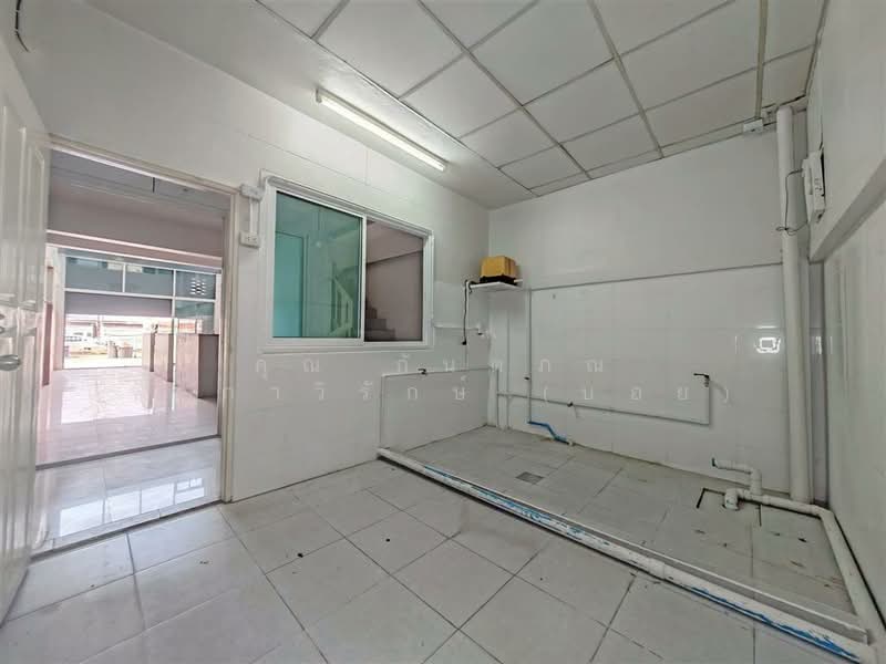 ขาย - อาคารพาณิชย์ 3.5 ชั้น 16 ตร.ว. หมู่บ้านบุษรา เพชรเกษม81, กรุงเทพ