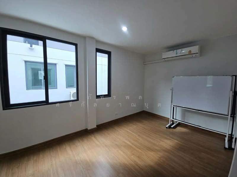 Baan Klang Mueng The Edition Phaholyothin-Ramintra, Bangkok, Theparak Road, Tha Rang, Bang Khen, Bangkok, 3 Bedrooms, 218 sqm, Single Detached House For Sale, by ภัทรพล ศรีกัลยาณบุตร, 500196280 - DDproperty.com