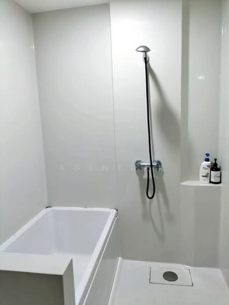 Blossom Condo @ Sathorn-Charoenrat : บลอสซั่ม คอนโด สาทร-เจริญราษฎร์, กรุงเทพ, ถนนเจริญราษฎร์, ทุ่งวัดดอน, สาทร, กรุงเทพ, 62 ตร.ม., คอนโด ให้เช่า, โดย Agentbkk, 500196380 - DDproperty.com