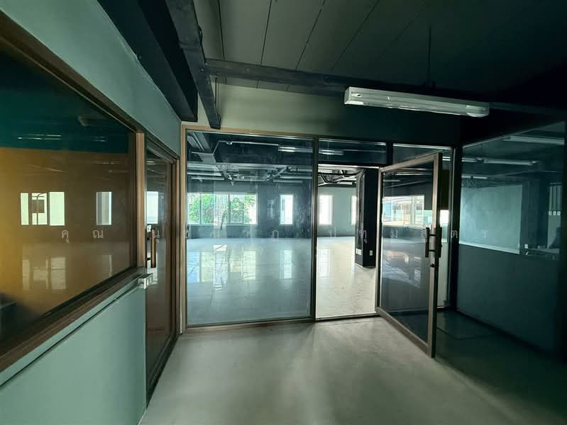 ตึกสำนักงาน 8 ชั้น 75 ตร.ว. ตึกสำนักงาน ซอยศรีนครินทร์40 (ซอยสุภาพงษ์3), Bangkok, ถนนศรีนครินทร์, Nong Bon, Prawet, Bangkok, , 800 sqm, Office Space For Sale, by คุณ นุชนาฏ ปทุมสูตร (จ๋า), 500196406 - DDproperty.com