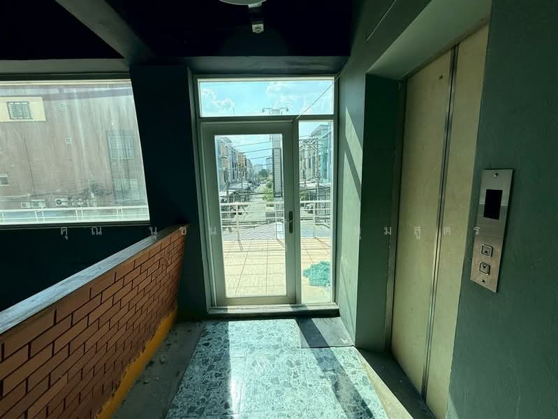 ตึกสำนักงาน 8 ชั้น 75 ตร.ว. ตึกสำนักงาน ซอยศรีนครินทร์40 (ซอยสุภาพงษ์3), Bangkok, ถนนศรีนครินทร์, Nong Bon, Prawet, Bangkok, , 800 sqm, Office Space For Sale, by คุณ นุชนาฏ ปทุมสูตร (จ๋า), 500196406 - DDproperty.com