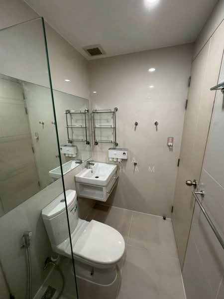 Life Asoke, Bangkok, Asoke-Dindang Road, Bang Kapi, Huai Khwang, Bangkok, 2 Bedrooms, 35 sqm, Condo For Rent, by Isika Tonkham, 500196424 - DDproperty.com