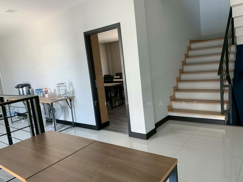 ปล่อยเช่าโฮมออฟฟิศ 4 ชั้น ( Home Office) 35 ตารางวา ซอย ลาดพร้าววังหิน 76, Bangkok, Chorake Bua, Lat Phrao, Bangkok, , 330 sqm, Shophouse For Rent, by Korn Thiptharat, 500196446 - DDproperty.com