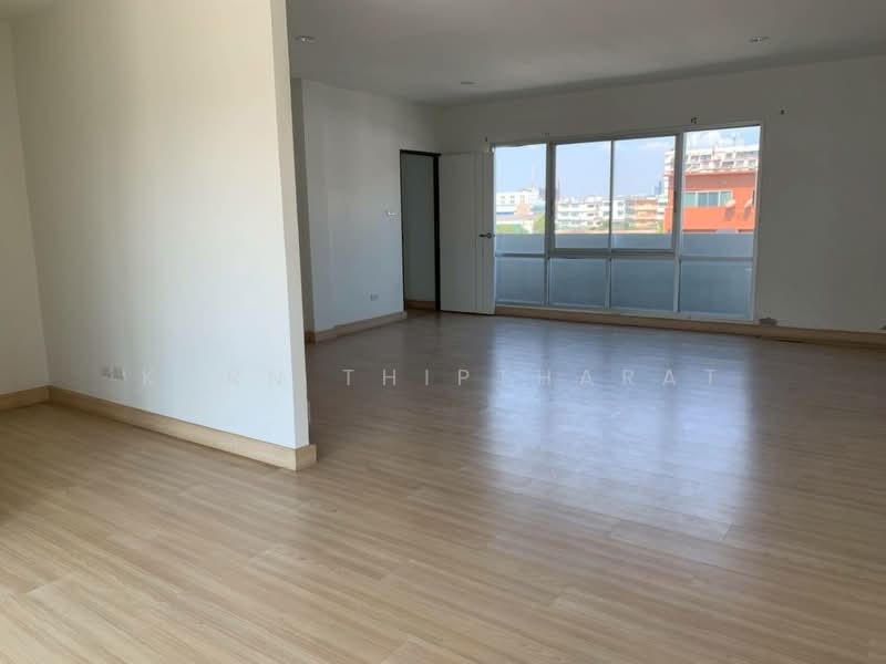 ปล่อยเช่าโฮมออฟฟิศ 4 ชั้น ( Home Office) 35 ตารางวา ซอย ลาดพร้าววังหิน 76, Bangkok, Chorake Bua, Lat Phrao, Bangkok, , 330 sqm, Shophouse For Rent, by Korn Thiptharat, 500196446 - DDproperty.com