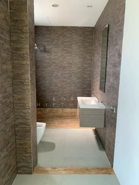 ปล่อยเช่าโฮมออฟฟิศ 4 ชั้น ( Home Office) 35 ตารางวา ซอย ลาดพร้าววังหิน 76, กรุงเทพ, จรเข้บัว, ลาดพร้าว, กรุงเทพ, 330 ตร.ม., ตึกแถว-อาคารพาณิชย์ ให้เช่า, โดย Korn Thiptharat, 500196446 - DDproperty.com