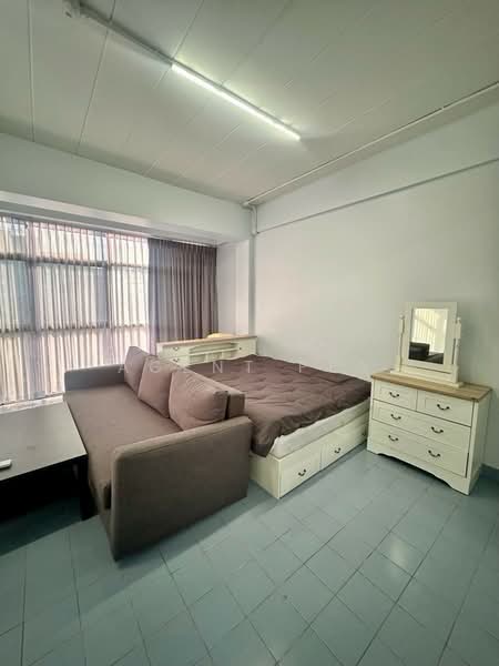 5-Story Commercial Building for Rent in Samrong, near the Green and Yellow BTS Lines (SPSAD3878), Samut Prakan, JHVV+PW8 Samrong Nuea, Mueang Samut Prakan District, Samut Prakan, Thepharak, Muang Samut Prakarn, Samut Prakan, , 365 sqm, Shophouse For Rent, by Agent Pla, 500196574 - DDproperty.com