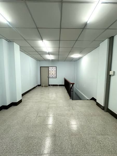 6-Story Commercial Building for Rent near Samrong BTS Station (SPSAD3880), Samut Prakan, JHVV+5PG Samrong Nuea, Mueang Samut Prakan District, Samut Prakan, Samrong Nua, Muang Samut Prakarn, Samut Prakan, , 365 sqm, Shophouse For Rent, by Agent Pla, 500196613 - DDproperty.com