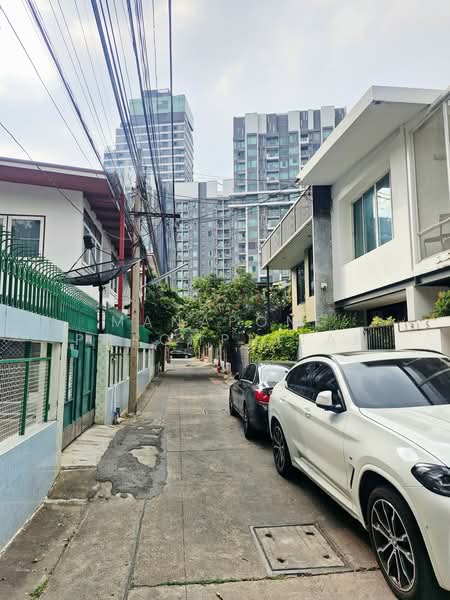 Baan Suan Charoenjai, Bangkok, Soi Ekkamai 12, Khlong Tan Nua, Watthana, Bangkok, 2 Bedrooms, 132 sqm, Townhouse For Sale, by Manapong Phromphitak, 500196617 - DDproperty.com