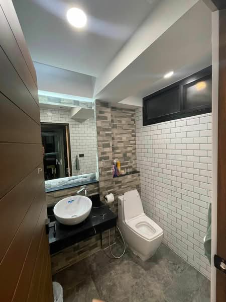 3-BR Townhouse, Bangkok, Hua Mak, Bang Kapi, Bangkok, 3 Bedrooms, 220 sqm, Townhouse For Sale, by Manapong Phromphitak, 500196627 - DDproperty.com