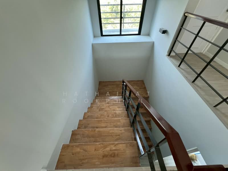3-BR Townhouse, Bangkok, Khlong Sam Prawet, Lat Krabang, Bangkok, 3 Bedrooms, 263 sqm, Townhouse For Rent, by Hathairat  Rookphan  , 500196682 - DDproperty.com