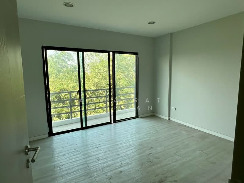 3-BR Townhouse, Bangkok, Khlong Sam Prawet, Lat Krabang, Bangkok, 3 Bedrooms, 263 sqm, Townhouse For Rent, by Hathairat  Rookphan  , 500196682 - DDproperty.com