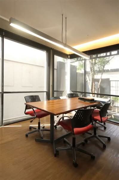 บ้านเดี่ยว 2 ชั้น 124 ตร.ว. บ้านเดี่ยว ซอยลาดพร้าว87 ถนนลาดพร้าว, Bangkok, ถนนลาดพร้าว, Khlong Chaokhun Sing, Wang Thonglang, Bangkok, 3 Bedrooms, 400 sqm, Single Detached House For Sale, by คุณ ปารดา พลอยแดง (ก้อย), 500196692 - DDproperty.com