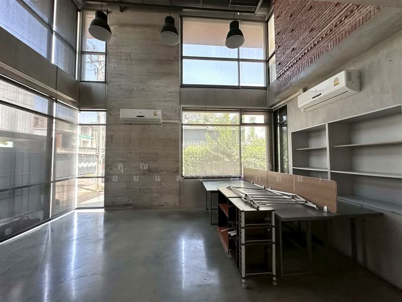 บ้านเดี่ยว 2 ชั้น 124 ตร.ว. บ้านเดี่ยว ซอยลาดพร้าว87 ถนนลาดพร้าว, Bangkok, ถนนลาดพร้าว, Khlong Chaokhun Sing, Wang Thonglang, Bangkok, 3 Bedrooms, 400 sqm, Single Detached House For Sale, by คุณ ปารดา พลอยแดง (ก้อย), 500196692 - DDproperty.com