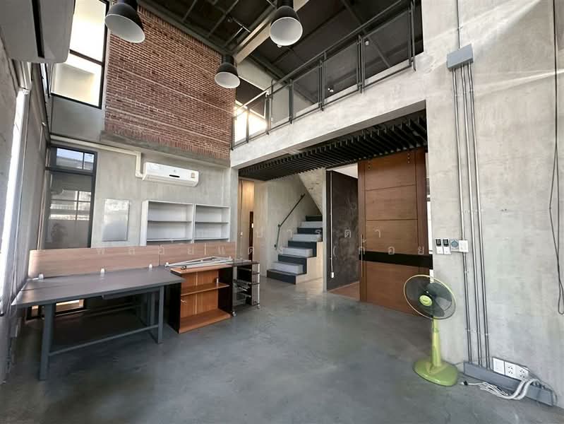 บ้านเดี่ยว 2 ชั้น 124 ตร.ว. บ้านเดี่ยว ซอยลาดพร้าว87 ถนนลาดพร้าว, Bangkok, ถนนลาดพร้าว, Khlong Chaokhun Sing, Wang Thonglang, Bangkok, 3 Bedrooms, 400 sqm, Single Detached House For Sale, by คุณ ปารดา พลอยแดง (ก้อย), 500196692 - DDproperty.com