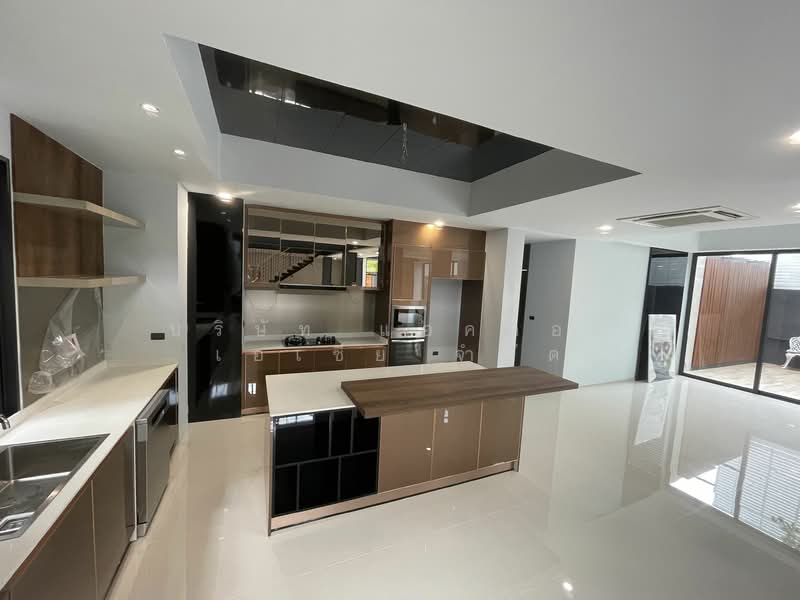 For Sale - 5 BR House for Sale and Rent in Sukhumvit, Bangkok, Bangkok