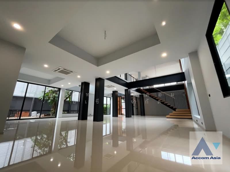 For Rent - Big Balcony, Private Swimming Pool, Double High Ceiling, Bangkok
