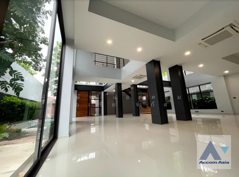 For Rent - Big Balcony, Private Swimming Pool, Double High Ceiling, Bangkok